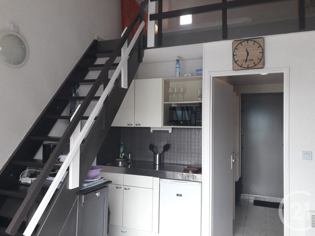 Afficher la photo en grand Appartement Duplex à louer - 2 pièces - 19.27 m2 - SETE - 34 - LANGUEDOC-ROUSSILLON - Century 21 Alizés - Puig Immobilier