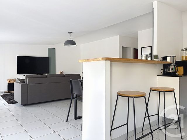 Appartement F3 à louer - 3 pièces - 80.43 m2 - VILLEVEYRAC - 34 - LANGUEDOC-ROUSSILLON - Century 21 Alizés - Puig Immobilier